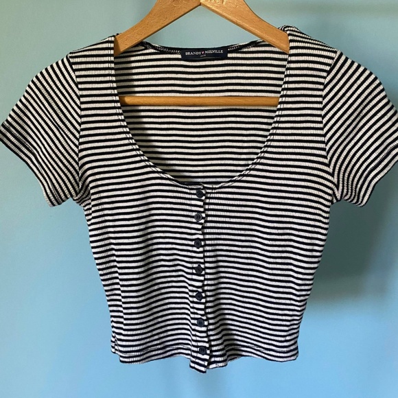 Brandy Melville Cropped Short Sleeve Top! - Picture 3 of 5
